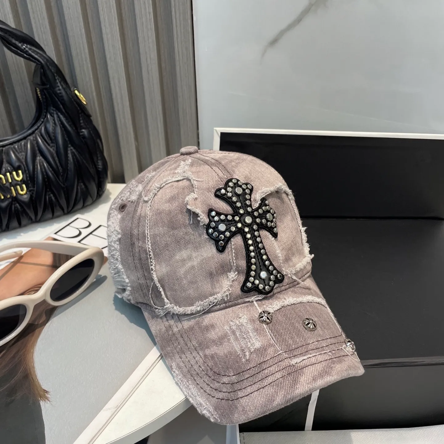 P86 Crow Heart 🆕🆕25 new baseball cap, personalized fashion classic cross logo, casual with a cool feeling, unisex style, same style for men and women! Very easy to match! Head circumference: 56-58cm is available